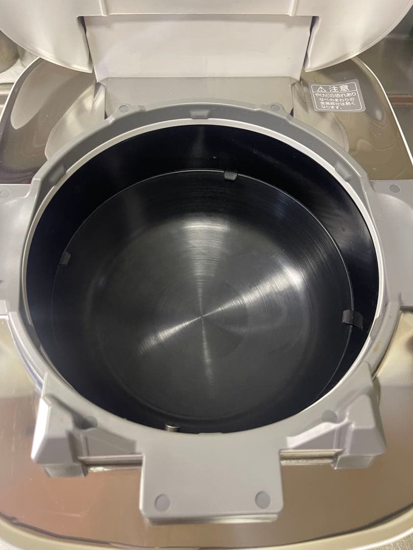 象印　炊飯器 NW-FB10