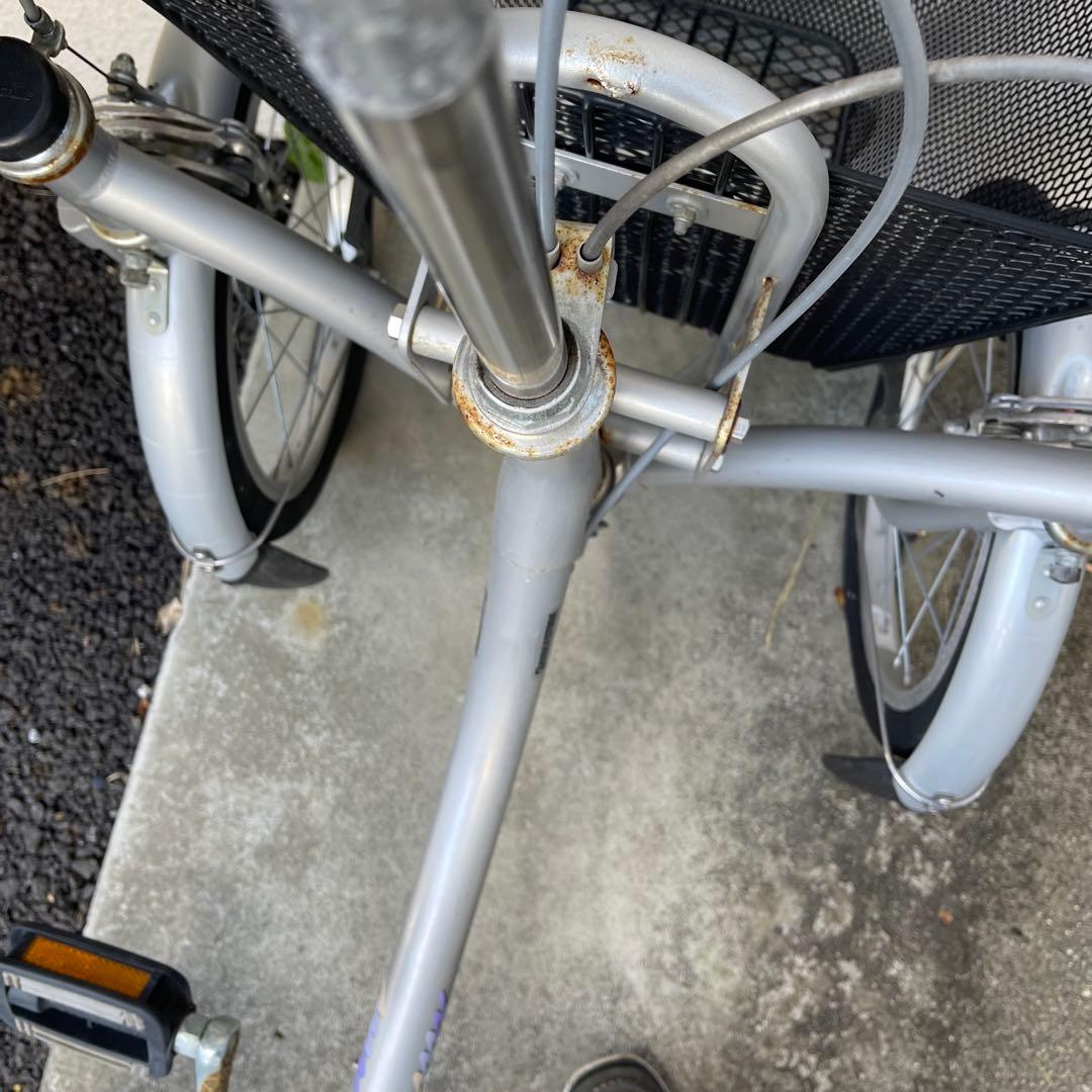 三輪自転車　前２輪自転車 グレー 後部バスケット付き