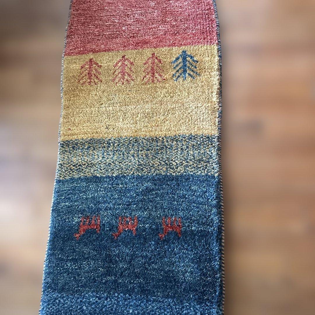 ギャッベ　動物と植物の模様