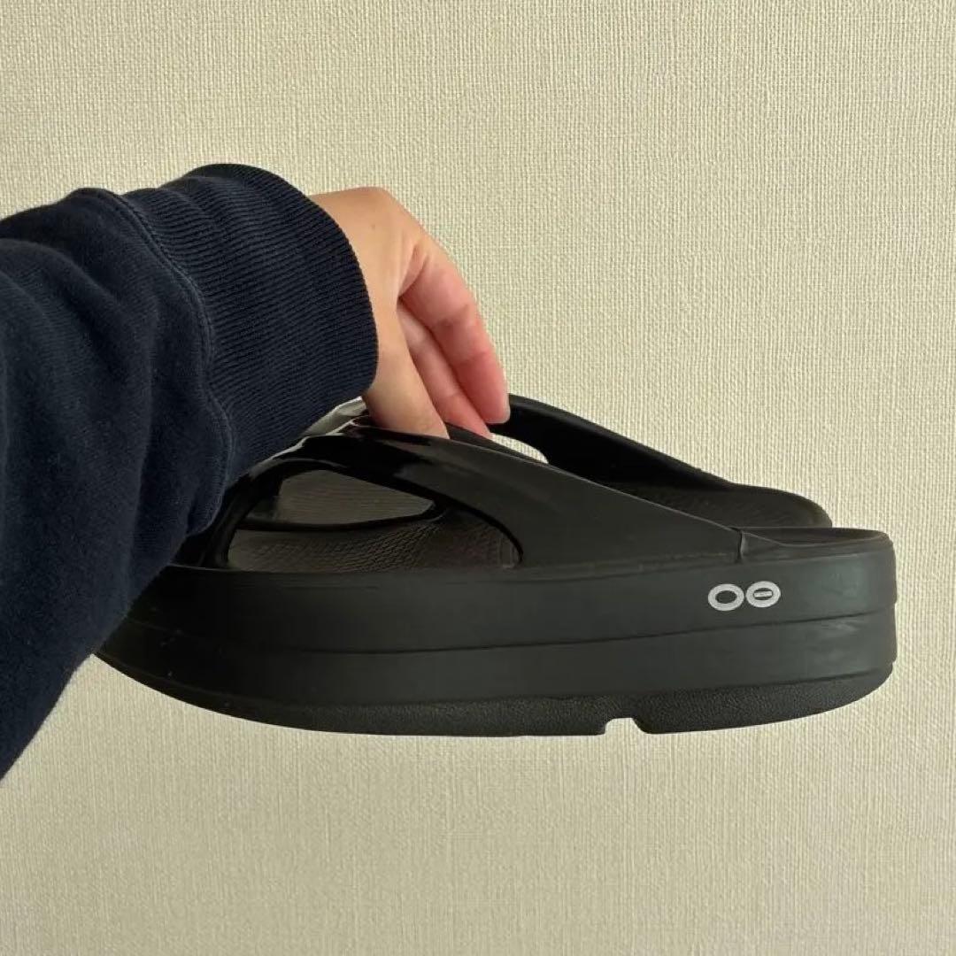 【1/21のみ大幅値下げ&明日発送可能】OOFOSOomegaブラック23センチ