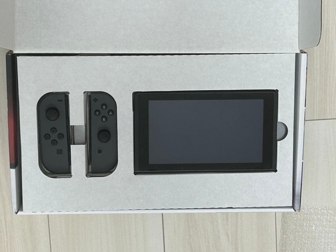 【美品・初期化済】Nintendo Switch ブラック　ケース付
