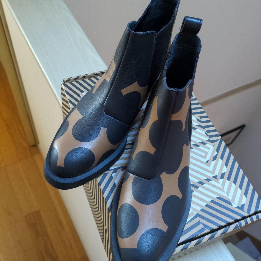 CAMPER SNIMIブラウンとブラックのドットパターンショートブーツ