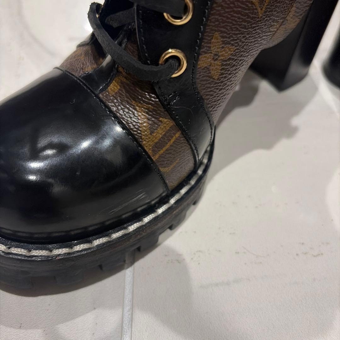 Louis Vuitton ロゴ入りレザーブーツ