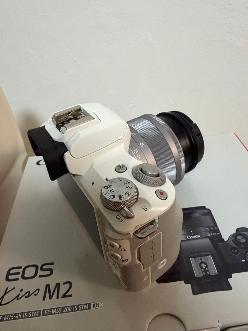 デジタルカメラ EOS Kiss m2