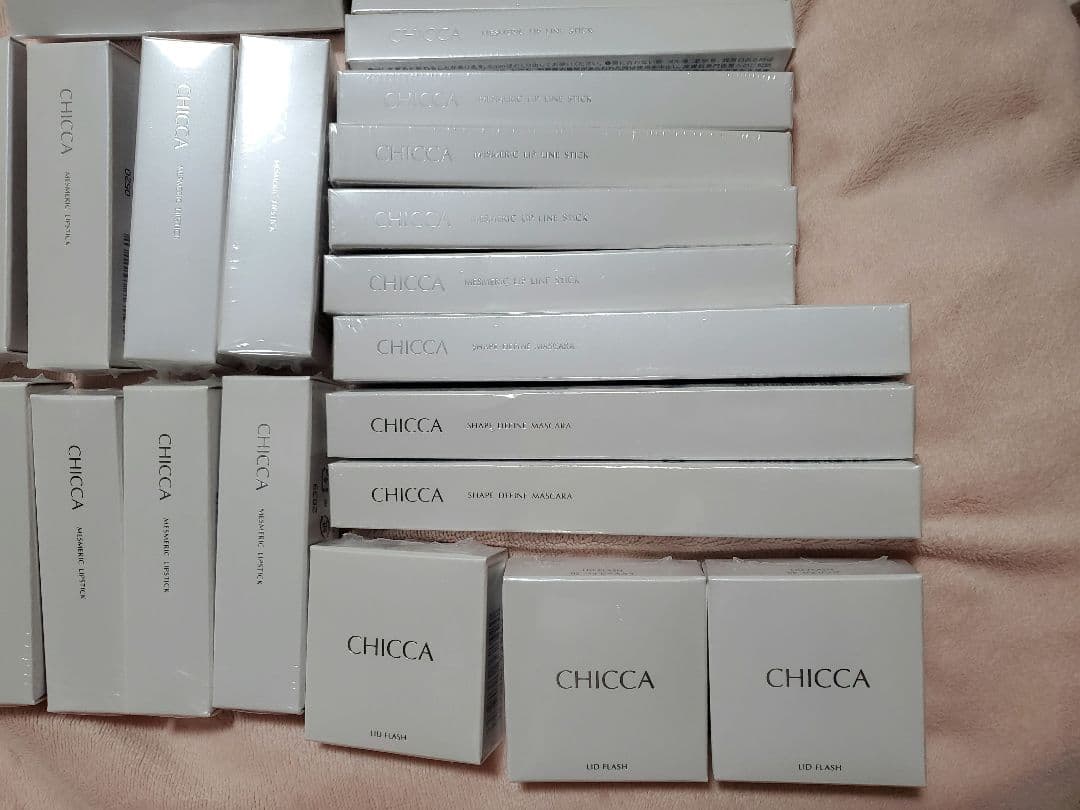 まとめ売り28点　CHICCA マスカラ、リップ、アイシャドウ、グロス