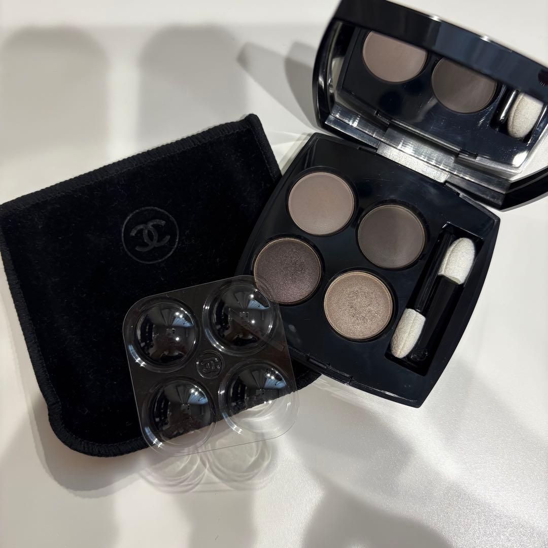 Chanel アイシャドウ 322 ブラーリー　グレー