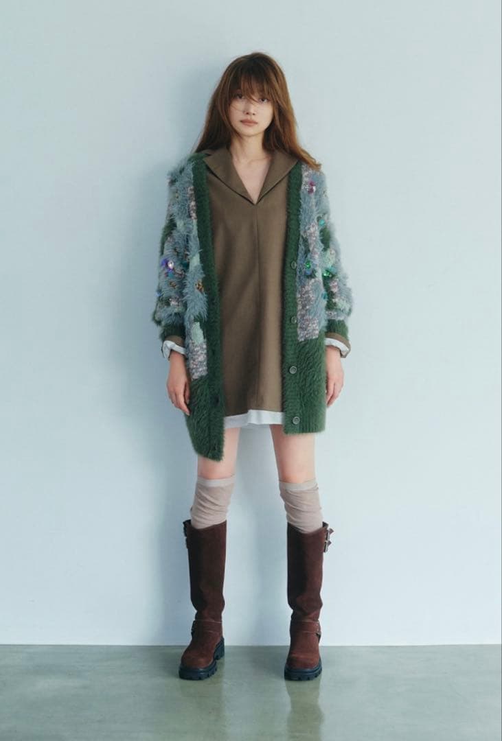 新作　完売　COEL 花柄シャギービジューニット　新品　カーキ