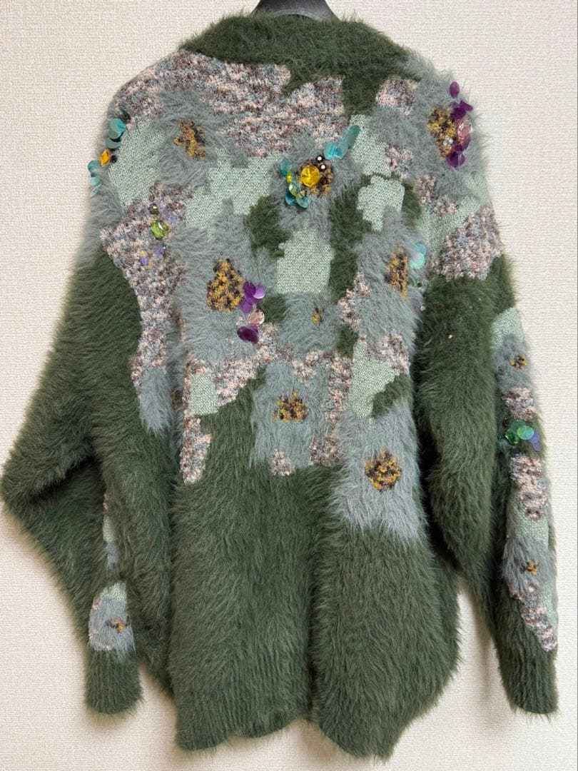 新作　完売　COEL 花柄シャギービジューニット　新品　カーキ