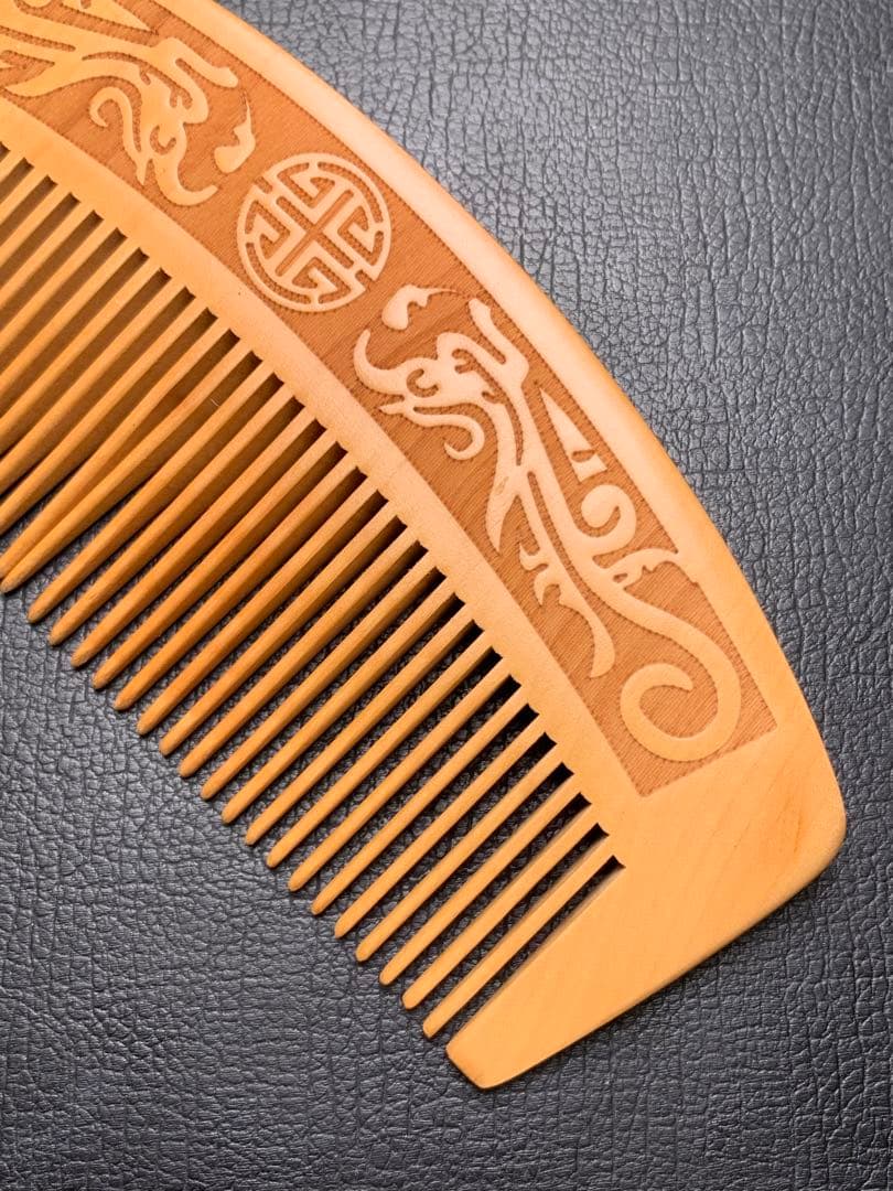 0422163  桃の木素材櫛57.6＊144.4ミリ