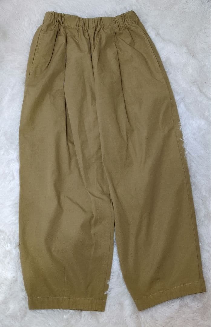かぐれ　ベージュ コットンクロップドパンツ