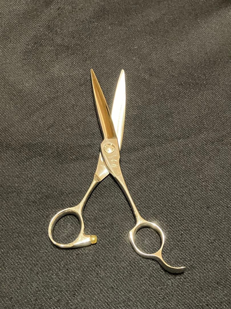 3．美容シザー　NAVI