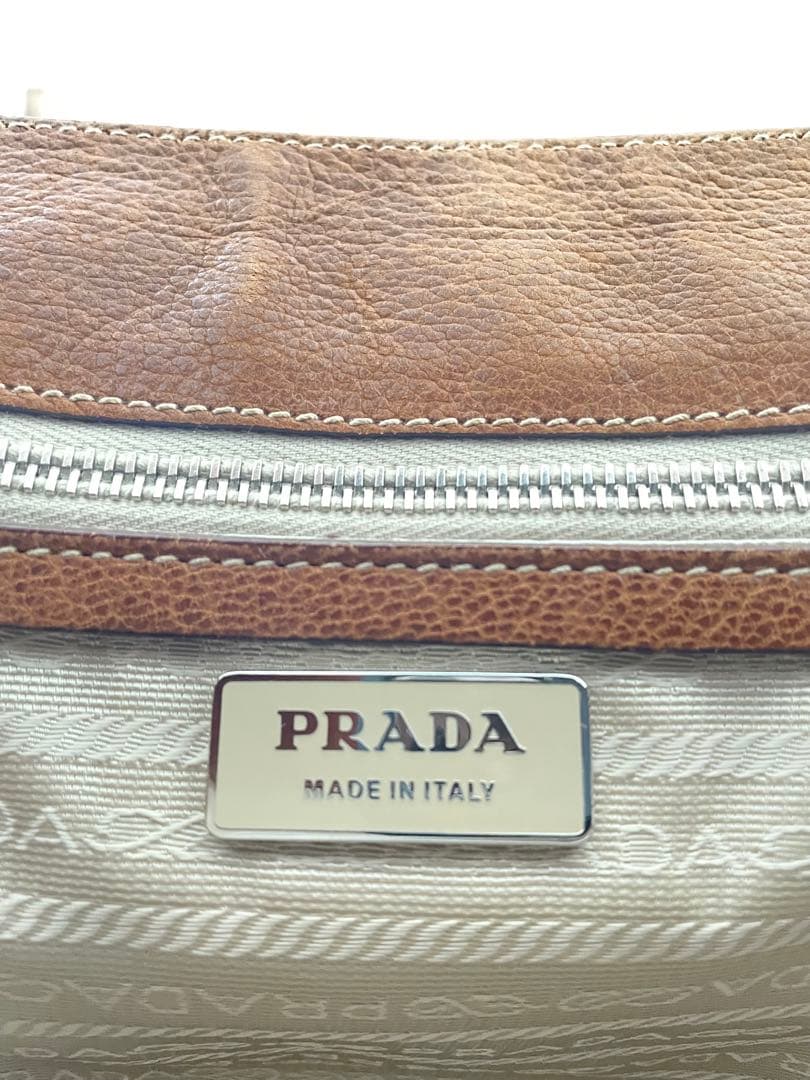 Prada プラダ　Prada Antic Buckles　ショルダーバック