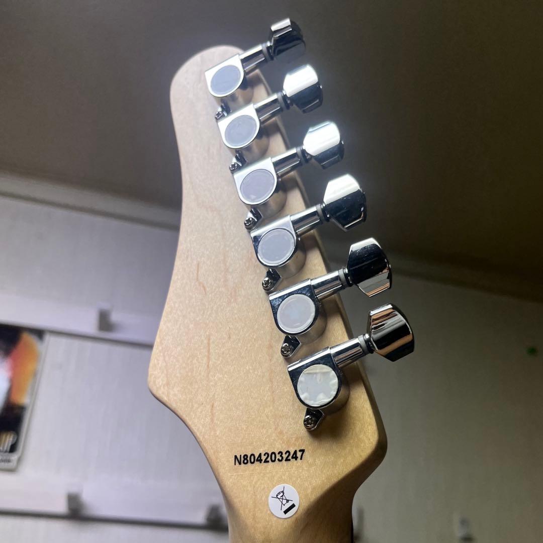 PLAYTECH ストラトキャスター ホワイト 動作確認済み　美品　ピック付き