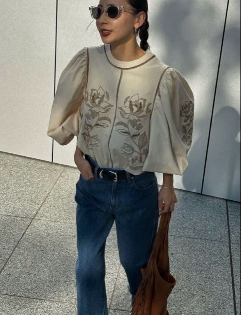 AMERI PUFF EMBROIDARY LACE BLOUSE アイボリー