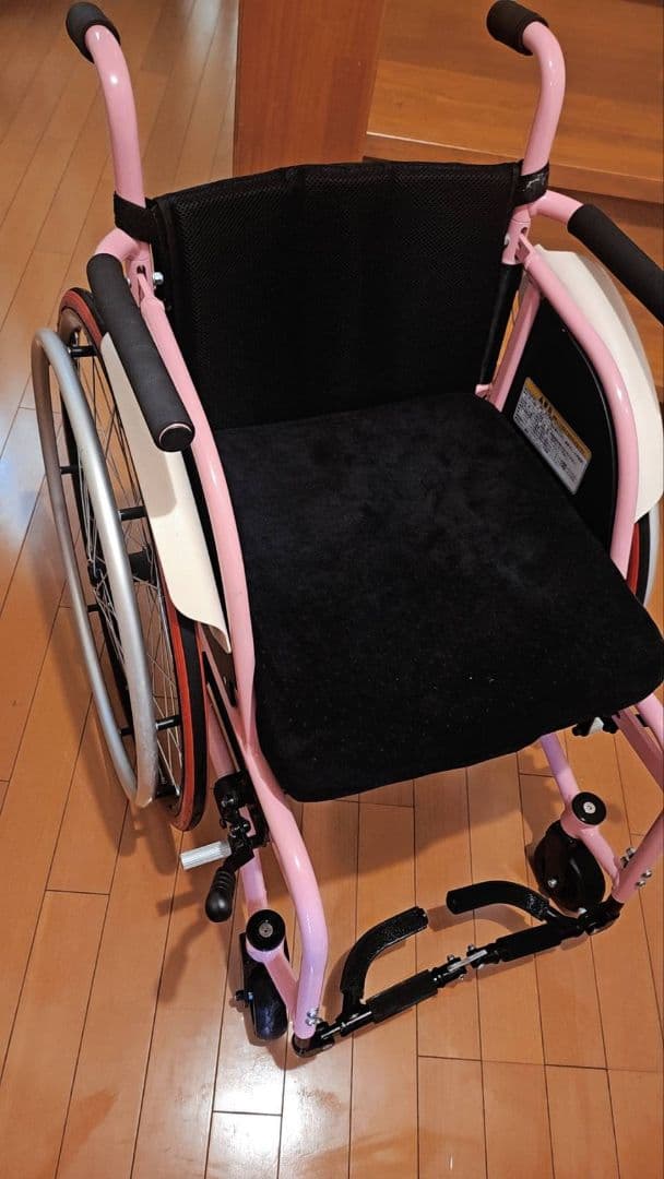 カドクラ スポーツ ピンク 車椅子