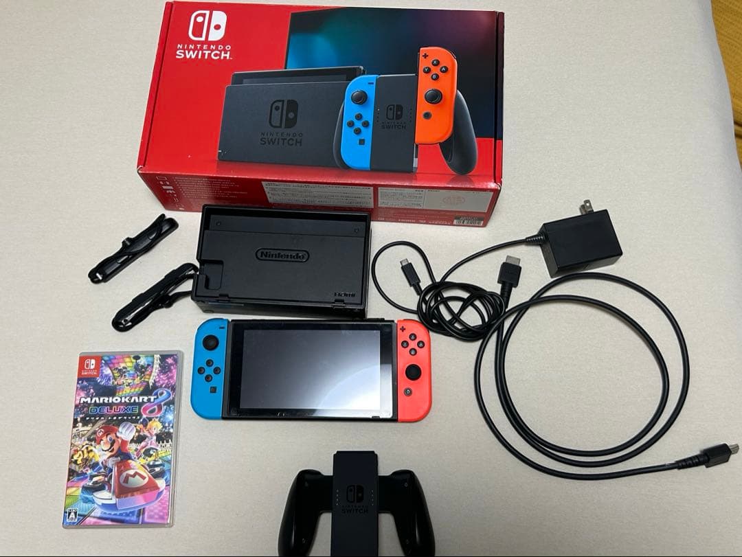 (マリオカート8付き)Nintendo Switch ネオンブルー・レッド 本体