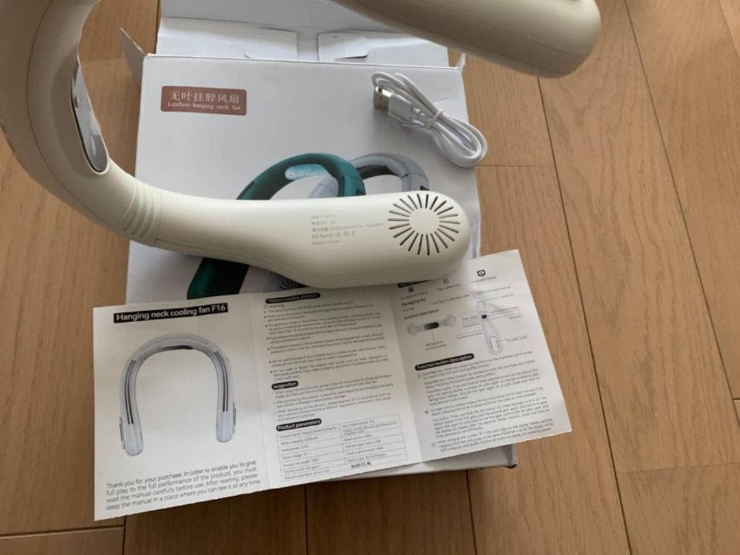 快適な涼しさをもたらす冷却ネックファン / 3段階風量調節 / 長時間使用可能
