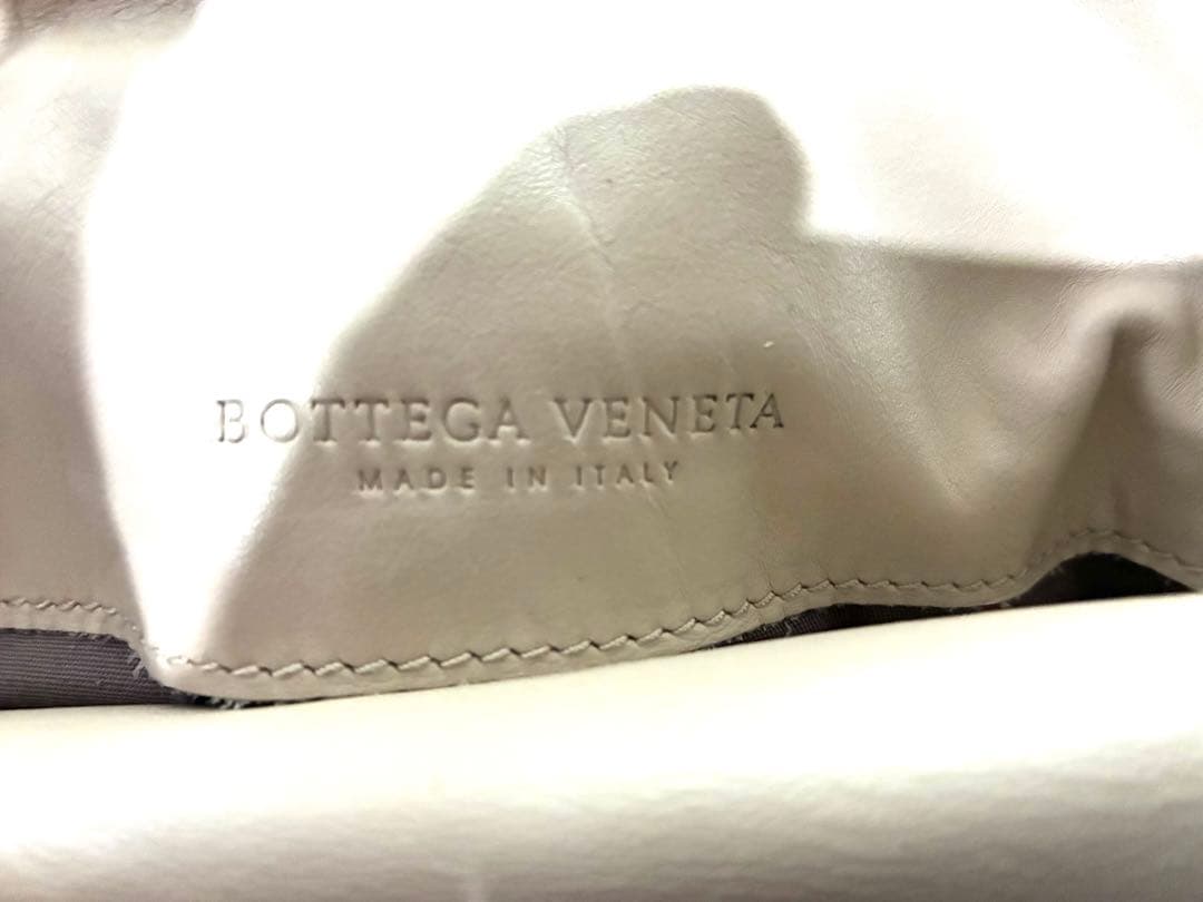 [美品]ボッテガヴェネタイントチャートメッセンジャーバック希少アイボリー