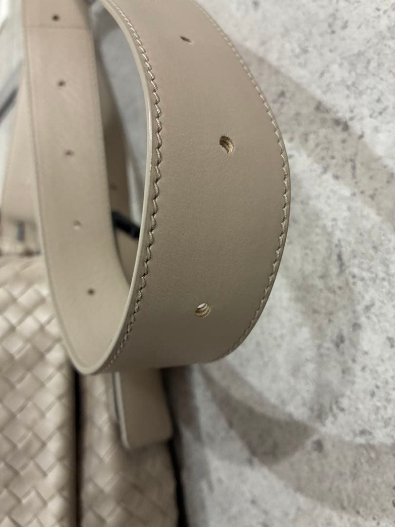 [美品]ボッテガヴェネタイントチャートメッセンジャーバック希少アイボリー