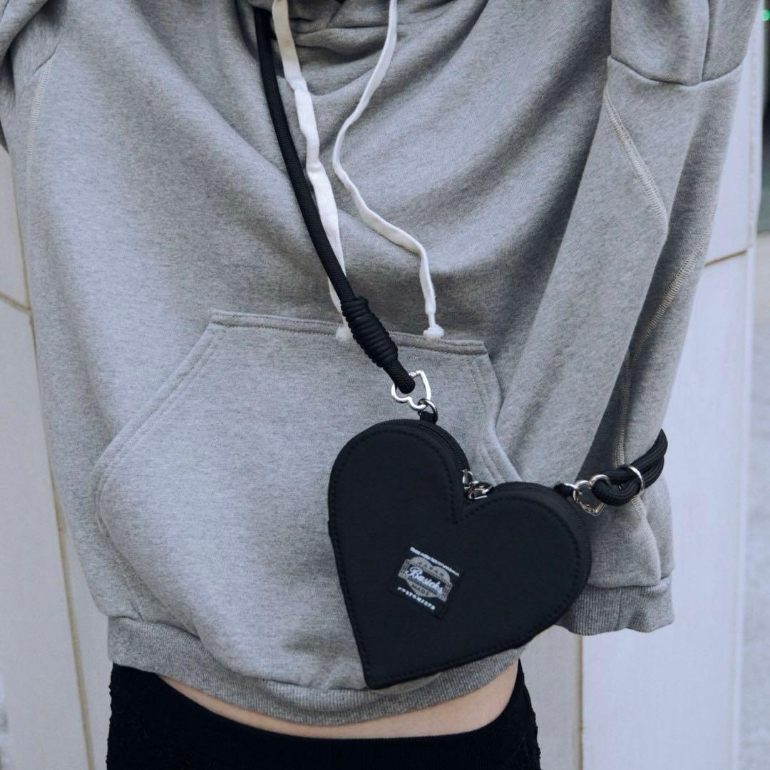 BASICKS × OUTDOOR PRODUCTS ハートミニショルダーバッグ
