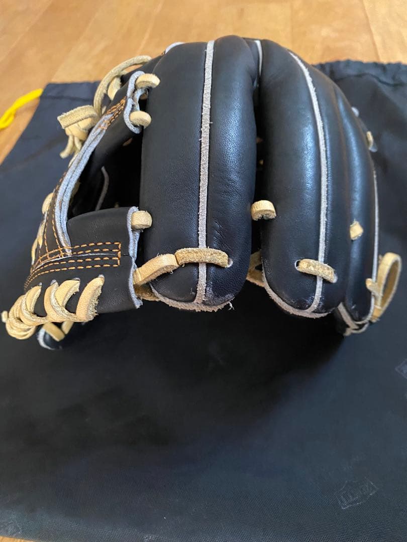 ZETT プロステイタス　内野手用　軟式グローブ 黒/ベージュ 収納袋付き
