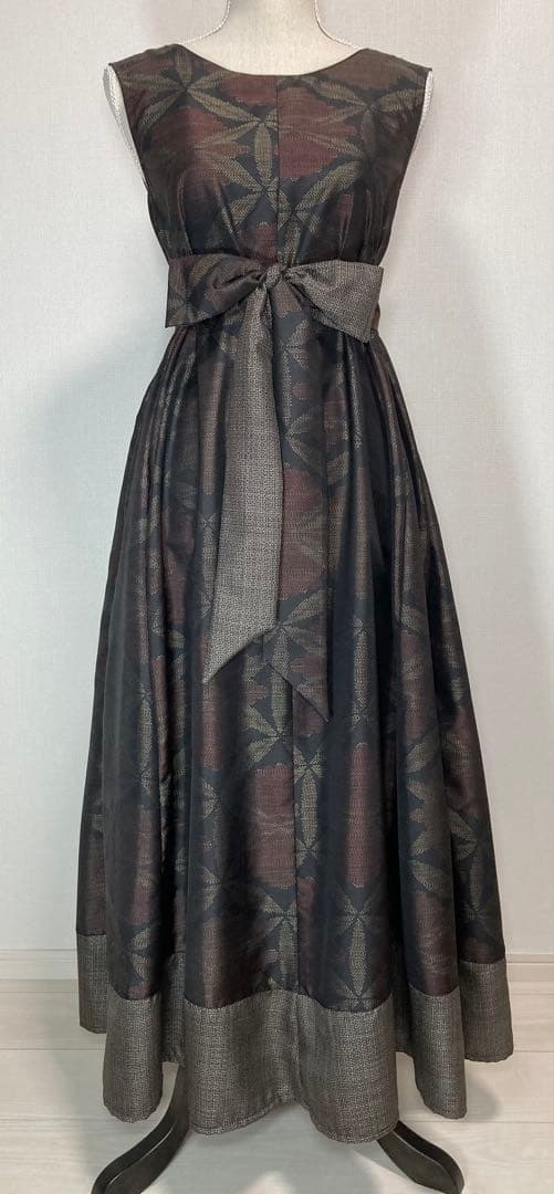 着物リメイク　大島紬裾切り替えロングフレアワンピース（後ろVネック）着丈125㎝