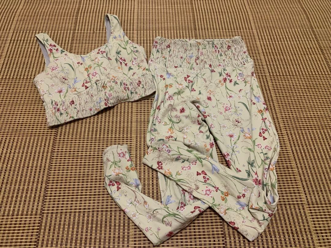 LAVA SUKALA 花柄　ヨガウェア上下セット　Sサイズ