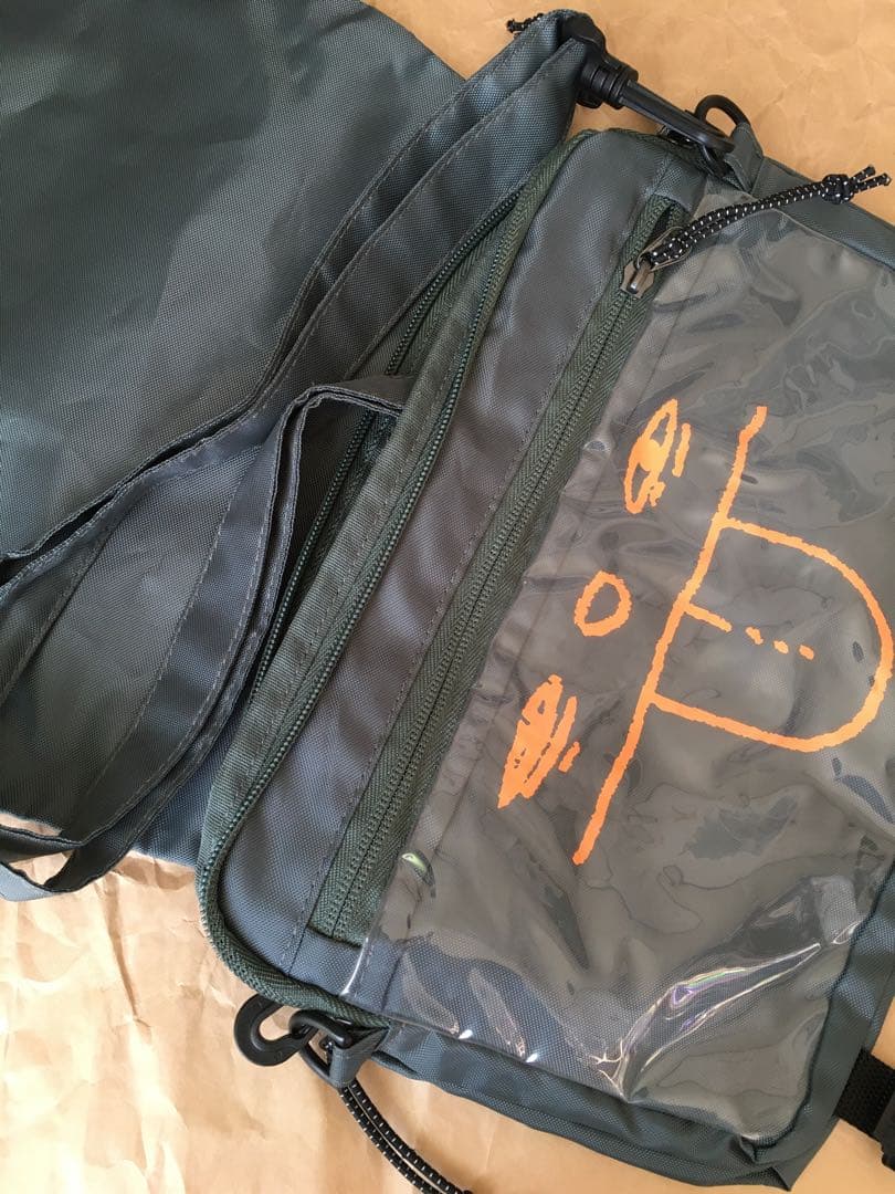 米津玄師　あっかんべポーチ　ショルダーバッグ