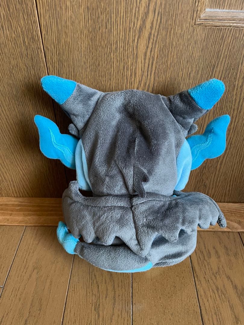 ポンチョを着たピカチュウ　メガリザードンX ポケモンセンター