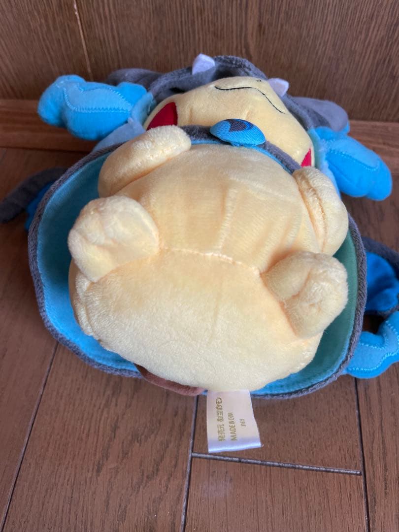 ポンチョを着たピカチュウ　メガリザードンX ポケモンセンター