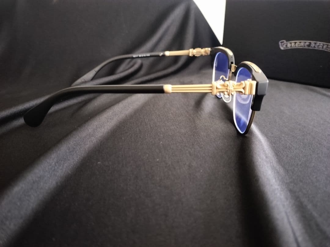 マットカラーゴールド装飾付きブラックフレーム　伊達メガネ　クロムハーツ好きに！