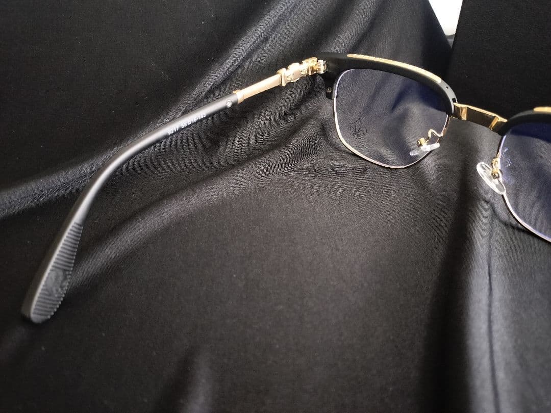 マットカラーゴールド装飾付きブラックフレーム　伊達メガネ　クロムハーツ好きに！