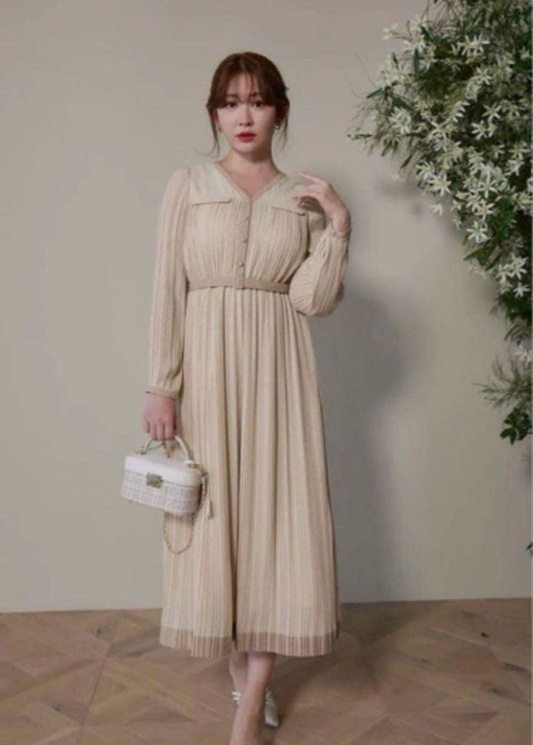 ワンピース Herlipto Point Lace Pleated Dress M