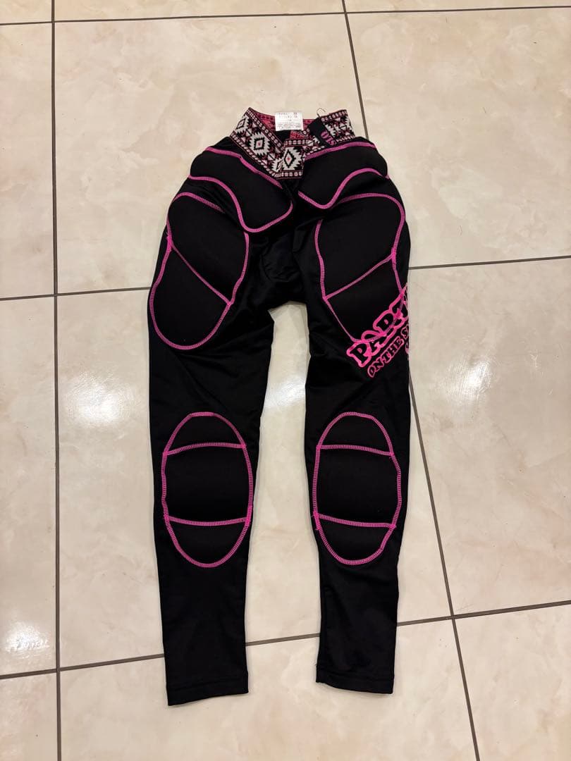 スノーボードウエアROXY/上下(ヒップパッドおまけ付き)女性用Sサイズ