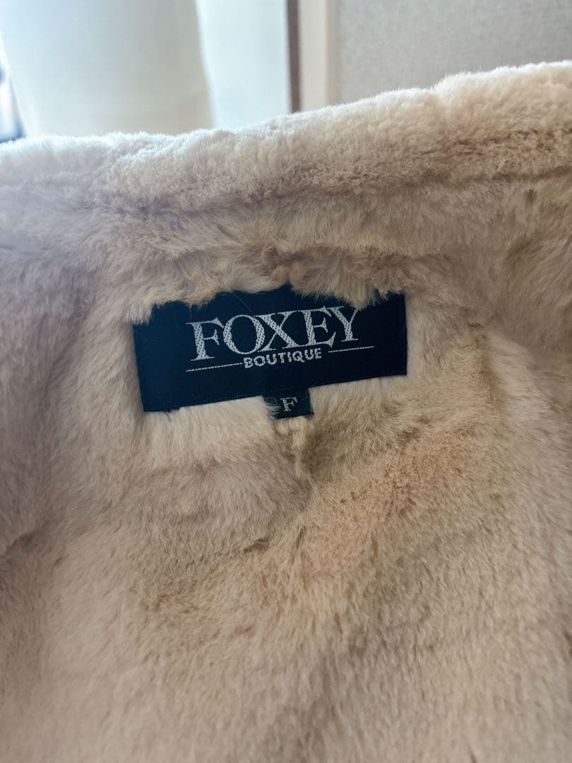 週末限定最終値下げ美品フォクシーベージュ フード付き ファーコート