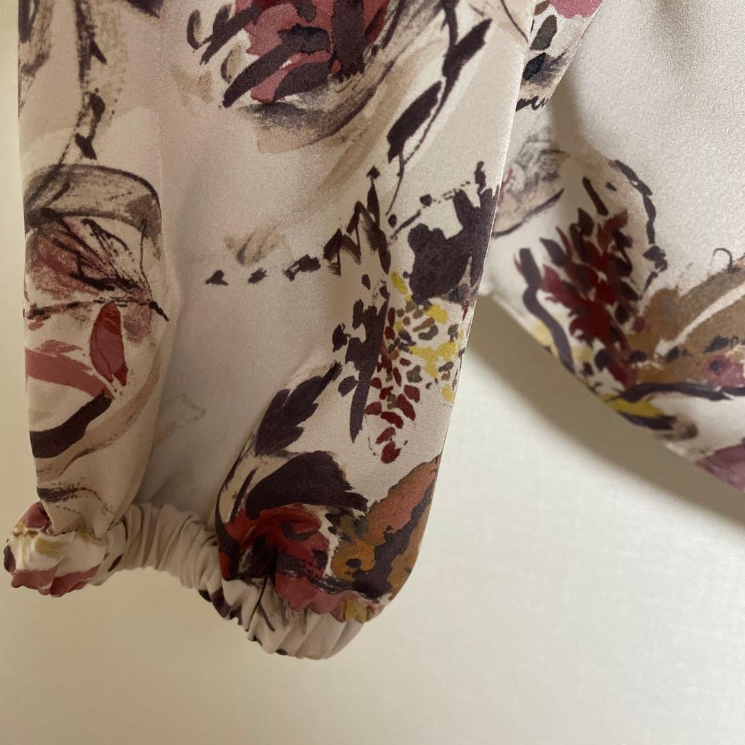 新品未使用タグ付き　トゥモローランドコレクション　花柄ブラウス