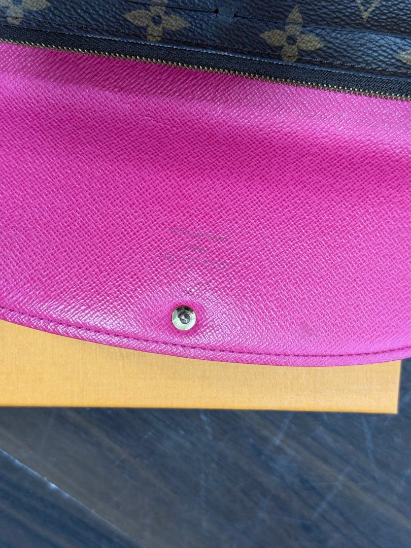 ルイヴィトン モノグラム ポルトフォイユ エミリー フラワーチャーム