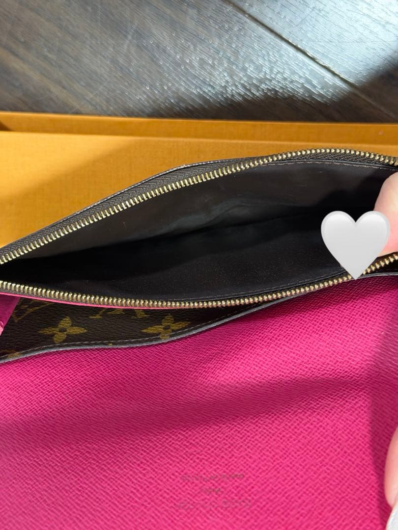 ルイヴィトン モノグラム ポルトフォイユ エミリー フラワーチャーム