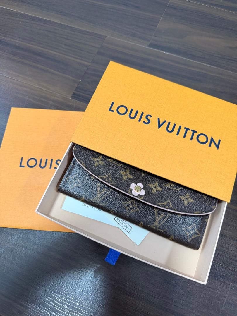 ルイヴィトン モノグラム ポルトフォイユ エミリー フラワーチャーム