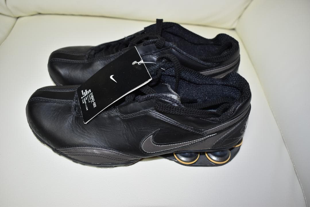 Nike Shox ブラックレザーシューズ 未使用