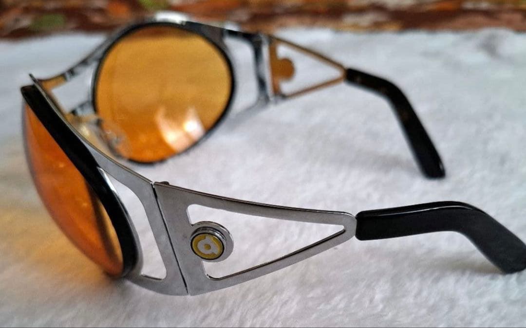 hide ロケットダイブPV着用サングラス