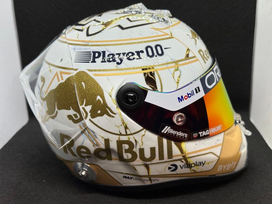 1/2ヘルメット レッドブル M.フェルスタッペン 2024 チャンピオン仕様