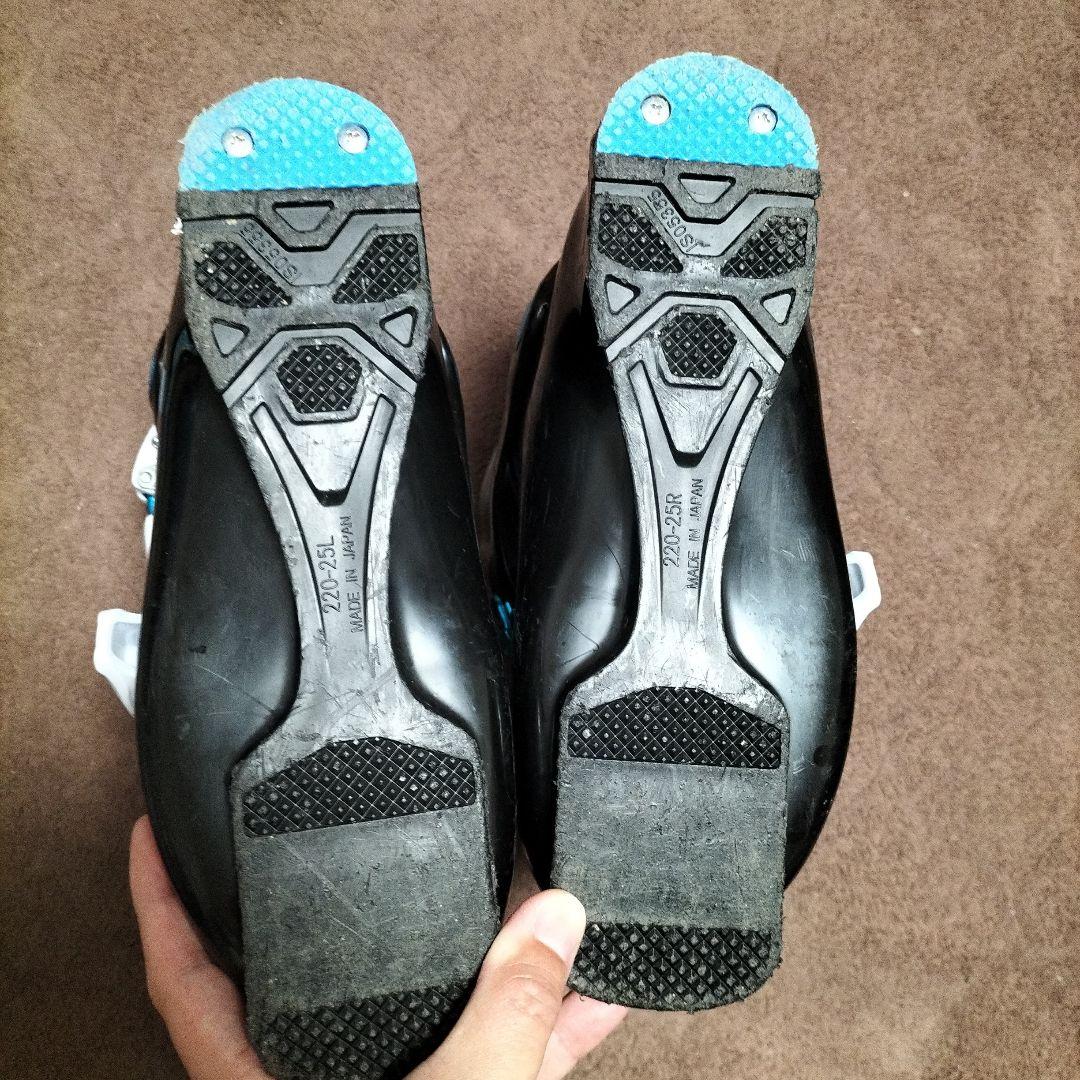 ジュニア用スキー板セット(板-ビンディング付き、ブーツ、ストック)