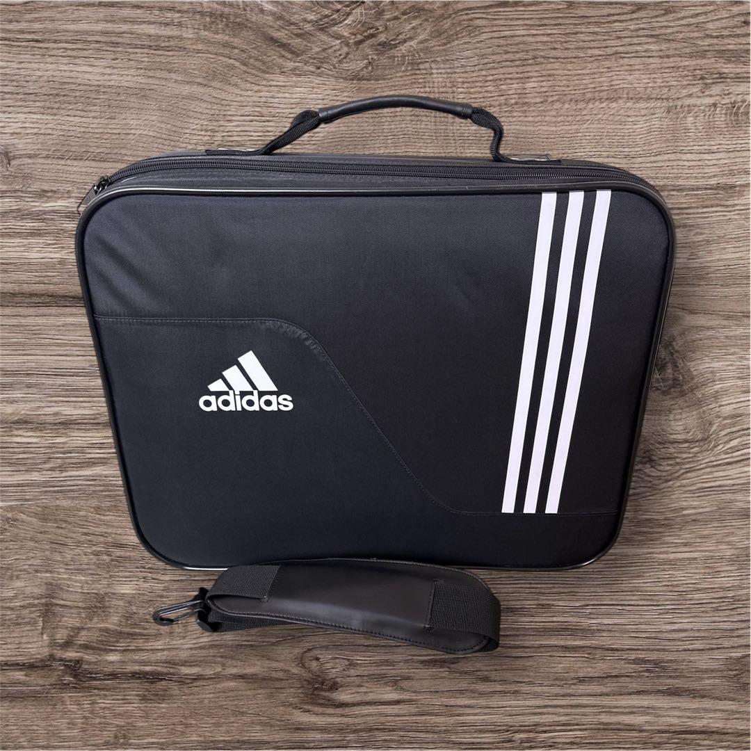 アディダス　FBメディカルケース