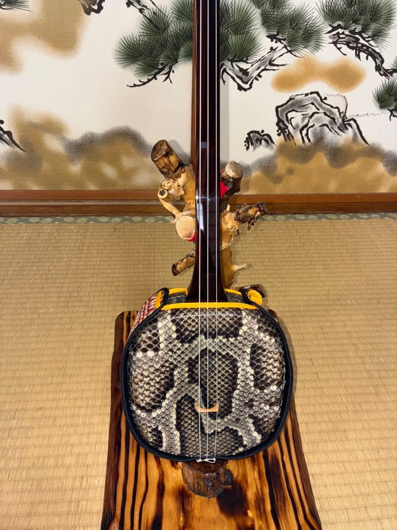 沖縄三線！黒木！上質黒檀！ユナー型 ！本蛇皮　本張り【一枚張り】