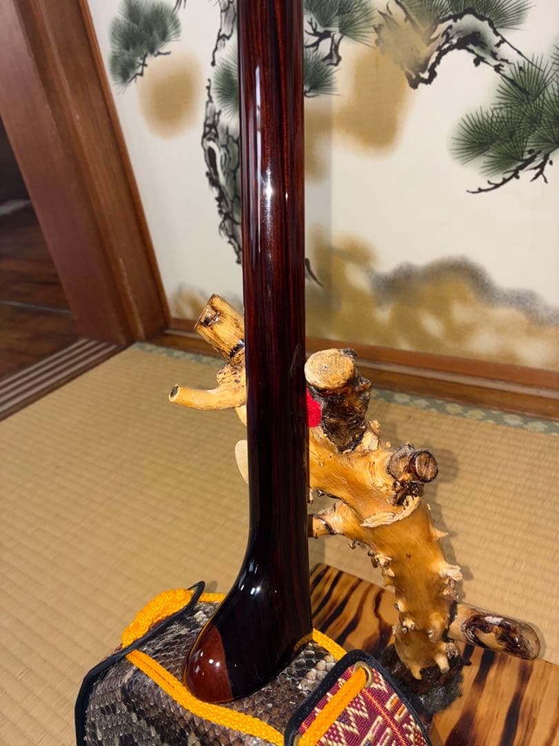 沖縄三線！黒木！上質黒檀！ユナー型 ！本蛇皮　本張り【一枚張り】