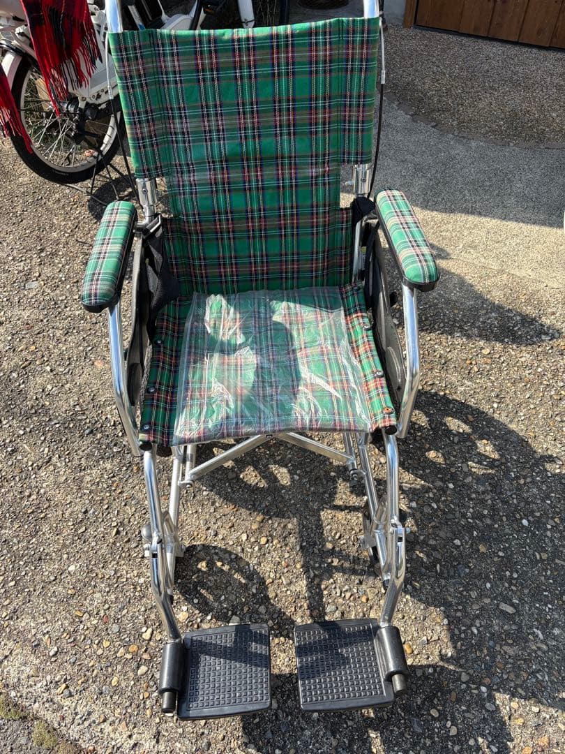 送料無料　KADOKURA　カドクラ　自走介助兼用車椅子　A103-AKG