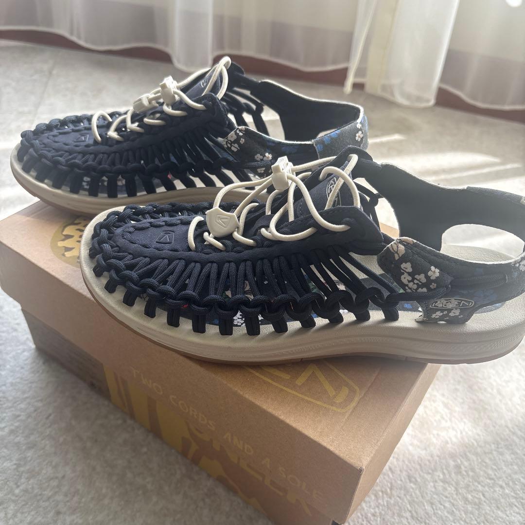 【美品】KEEN ネイビー 編み込みサンダル
