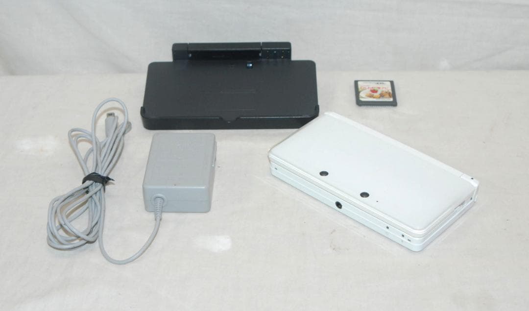 NINTENDO 3DS 本体 CTR-001 充電台 充電コード付 SDカード