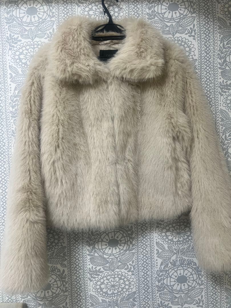 ZARA ベージュ フェイクファーコート Sサイズ